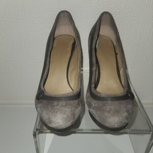 Nine West grey suede platform heel.  Size 6.5.  3 inch heel.